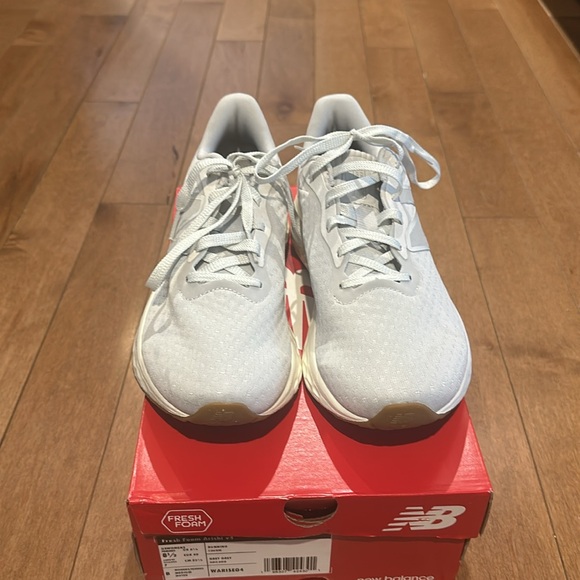 NIB New Balance Fresh Foam Arishi v4!  Size 8.5. 🎉🎉 - Picture 2 of 7